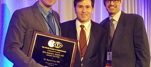 Dr. Lee receiving award