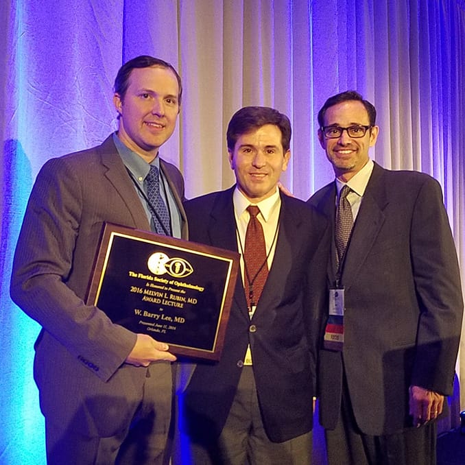 Dr. Lee receiving award