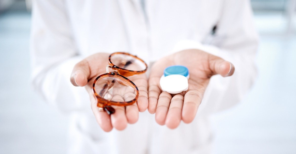 Choosing the Right Contact Lenses and Glasses: A Comprehensive Guide